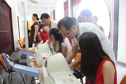 20130626-27千亿国际文创园党支部联合拱墅二院开展“轻松一身，慢病远离”主题活动 (2).jpg